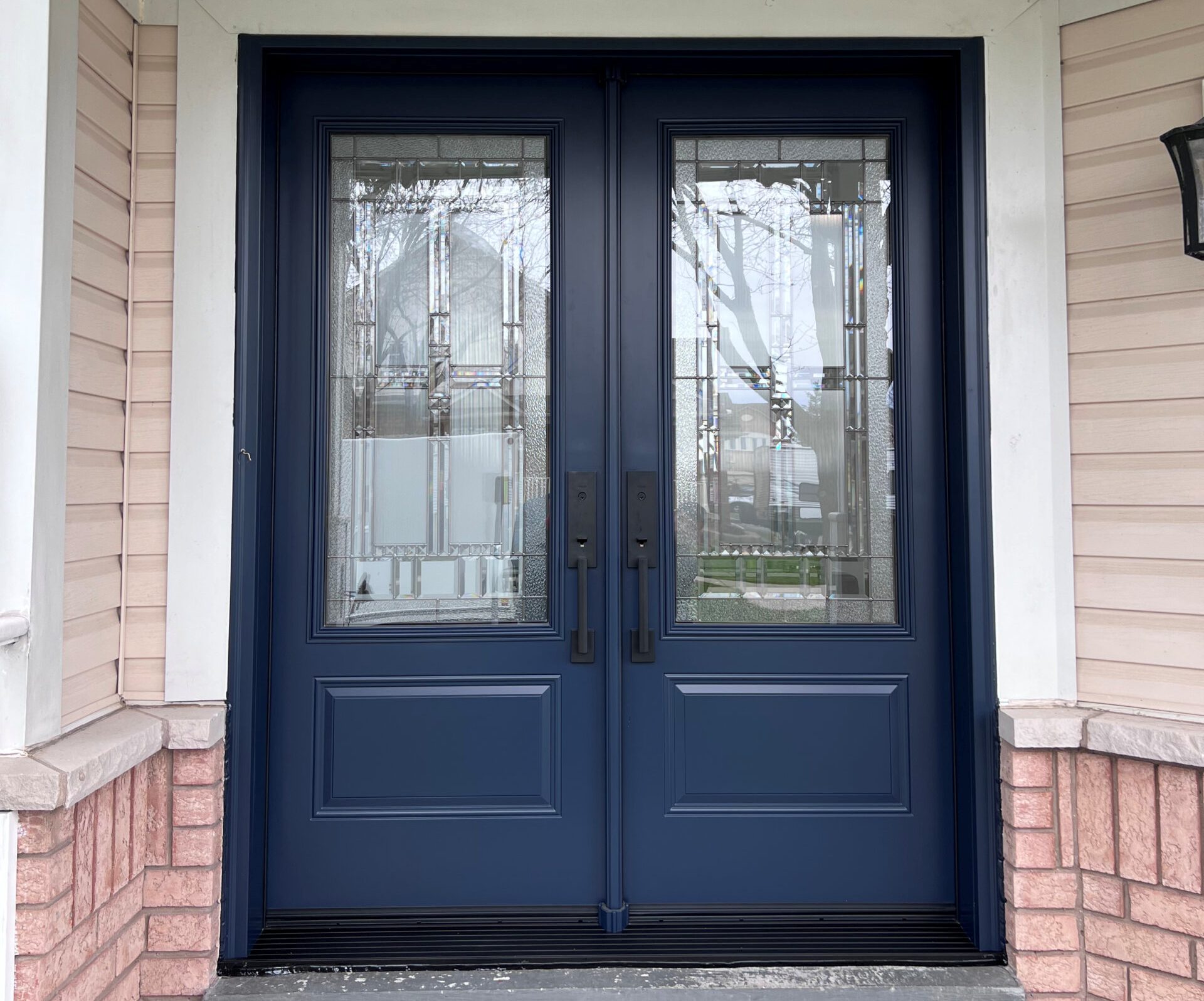 Tips for Choosing the Right Colour and Finish for Your Entry Door